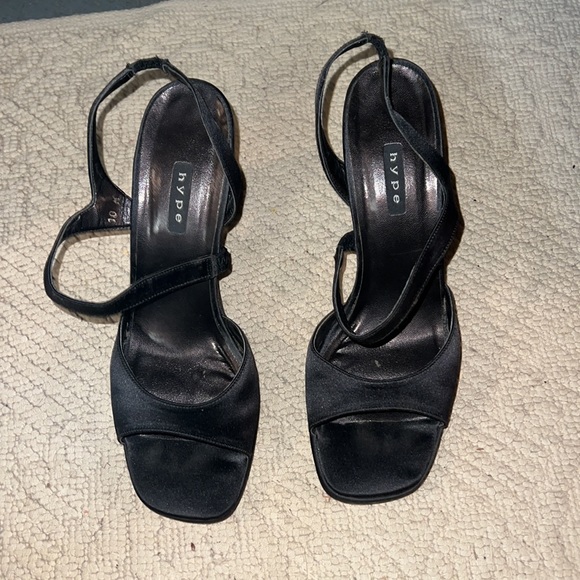 Beautiful satin hype shoes - Picture 2 of 8